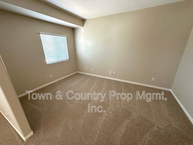 Building Photo - 9360 Alderwood Dr