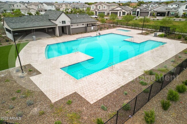 Building Photo - 4811 E Village Dr