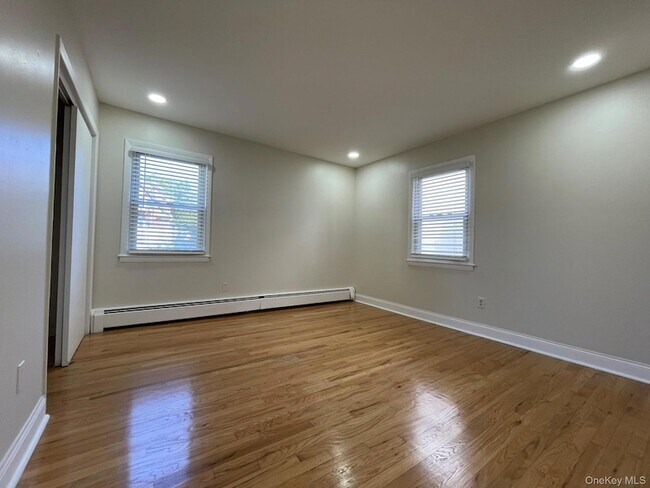 Building Photo - 159 Elm Ave