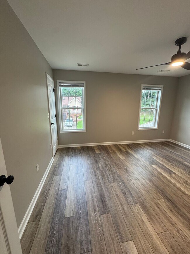 Building Photo - 1232 Camelot Ct