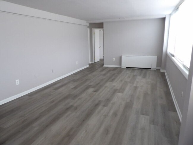 Building Photo - Rarely available and beautifully gut renov...