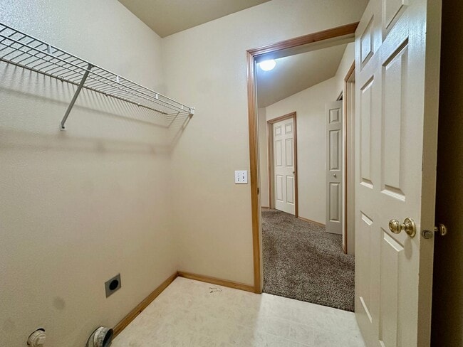 Building Photo - Ranch Style Home in NE Bend!  Fenced in backyard!