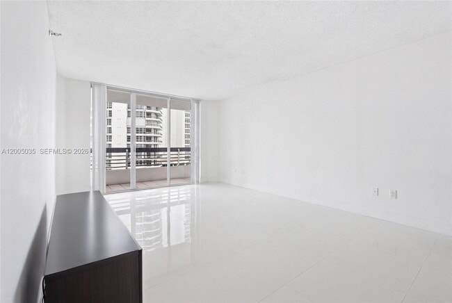 Building Photo - 19195 Mystic Pointe Dr