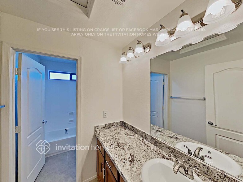 Building Photo - 3351 E Oakland St