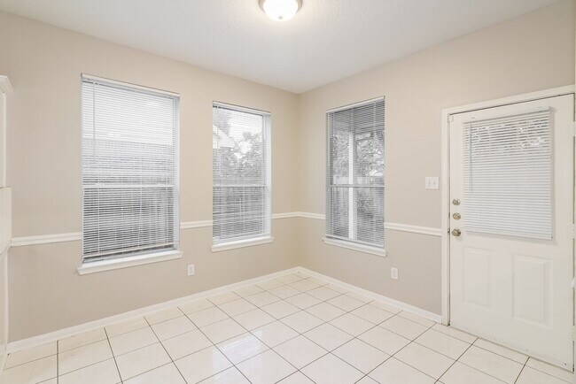 Building Photo - 8919 Green Ray Dr