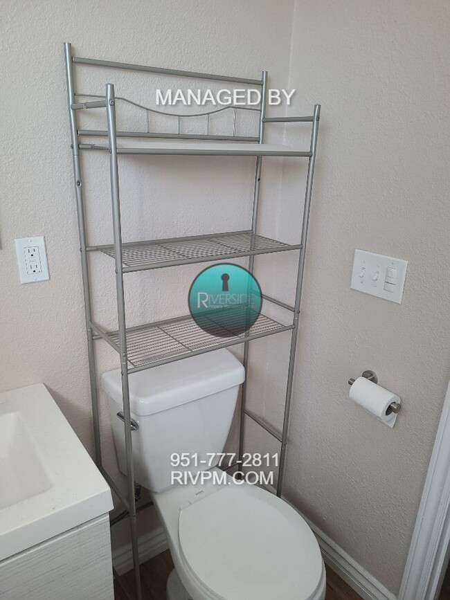 Building Photo - Available now! One bed, one bath ADU with ...