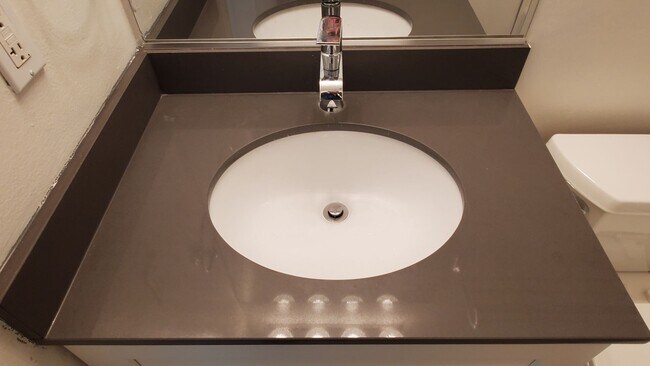 Building Photo - Spacious 2 Bedroom, 1 Bathroom Moraga Condo