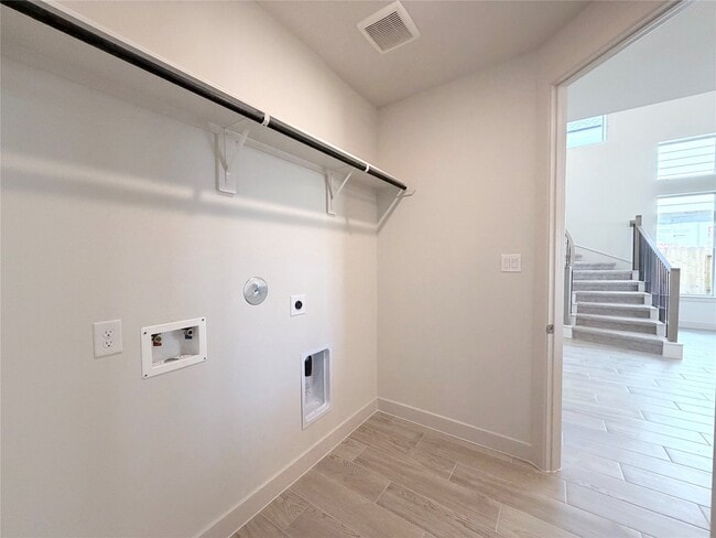 Building Photo - 31174 Riley Hts Dr