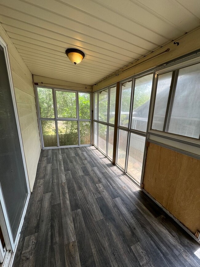 Building Photo - 3 bed 2.5 bath near Pacific Terrace