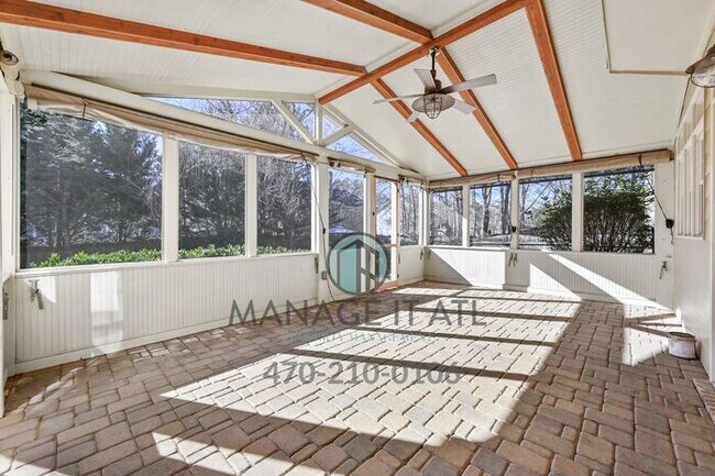 Building Photo - Fabulous 5-bedroom house with modern ameni...