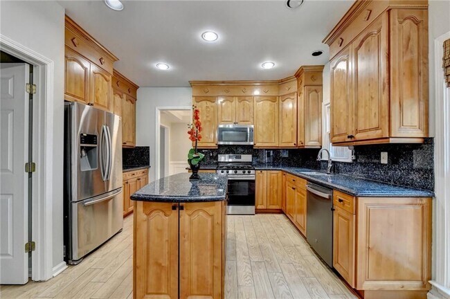 Building Photo - 2835 Crestmont Ct