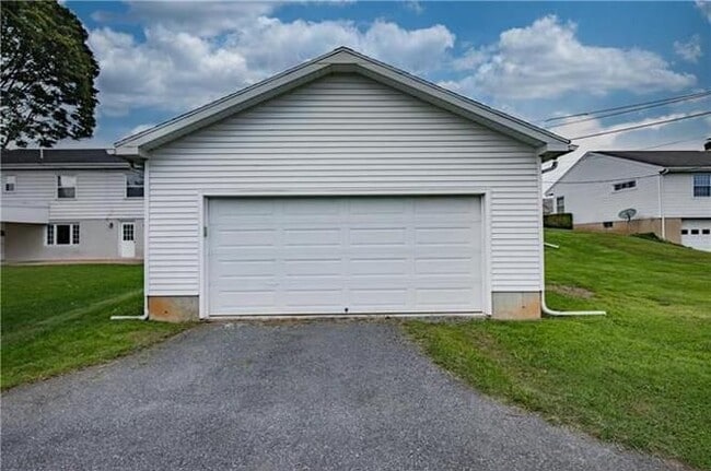 Building Photo - 2744 Helen St