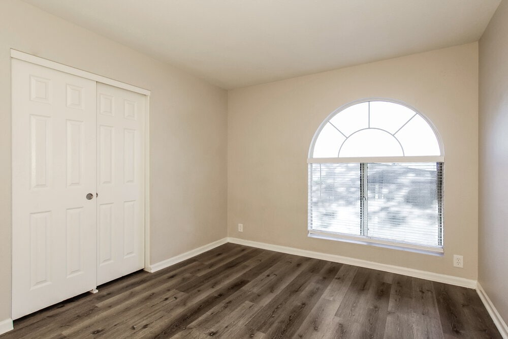 Building Photo - 6157 N 87th Ln