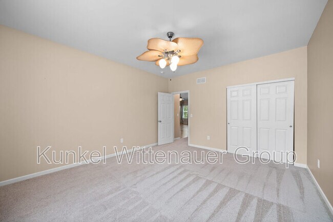 Building Photo - 105 Forest Oaks Dr