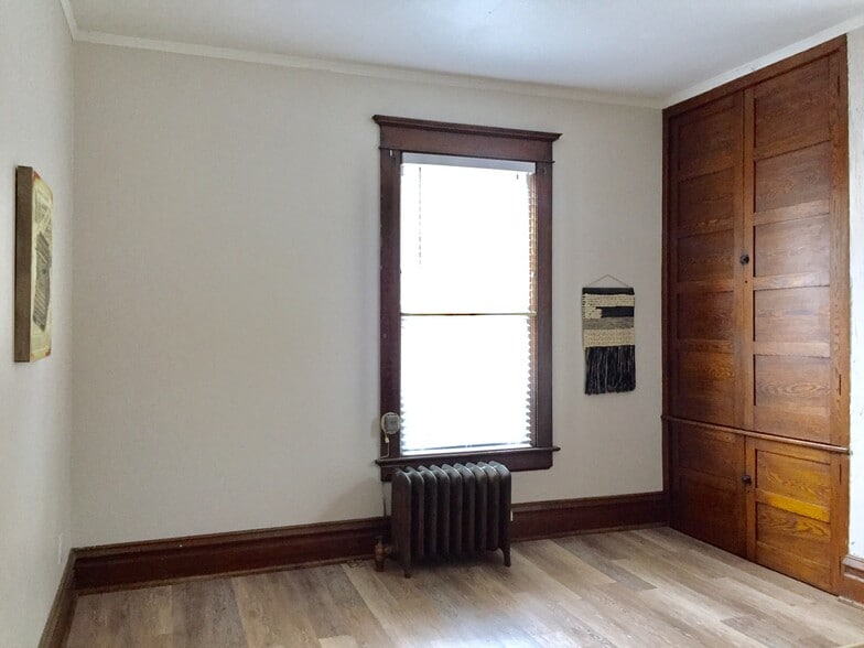 Living/dining area - 350 Cobun Avenue