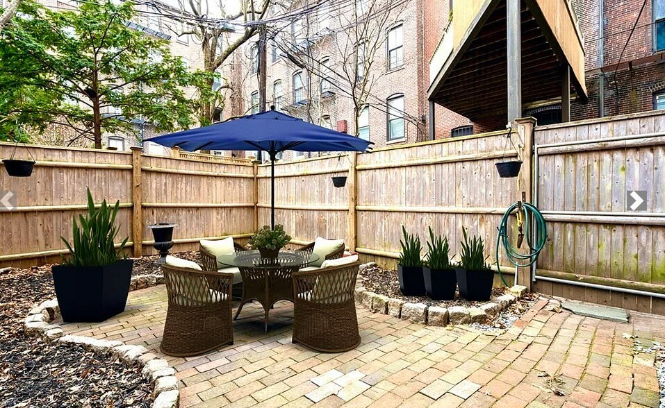 Building Photo - 1 Saint Charles St