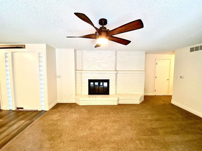 Building Photo - Lovely Highlands Home w/a View Available 7...