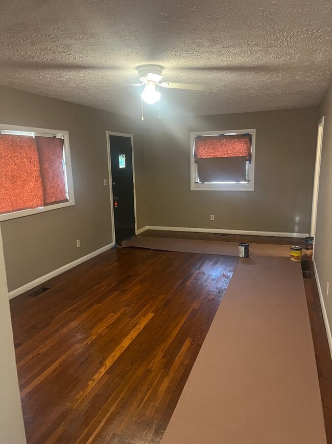 Building Photo - 1342 Koebel Rd