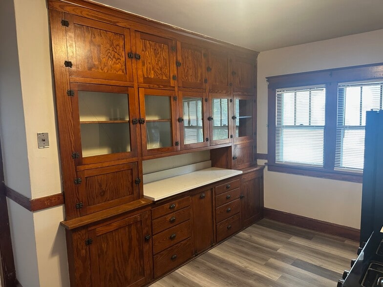 Kitchen Built-Ins - 507 Niagara Ave