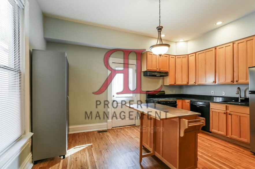 Building Photo - 181 E 1st Ave