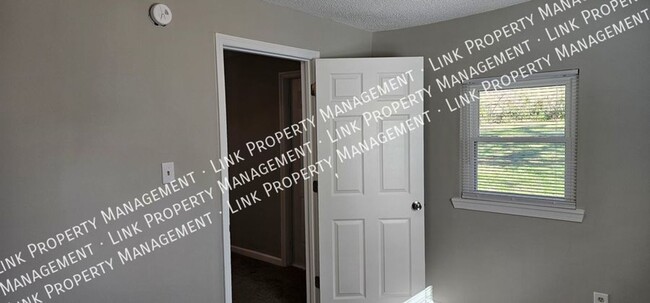 Building Photo - Completely Remodeled 2 Bedroom with a Huge...