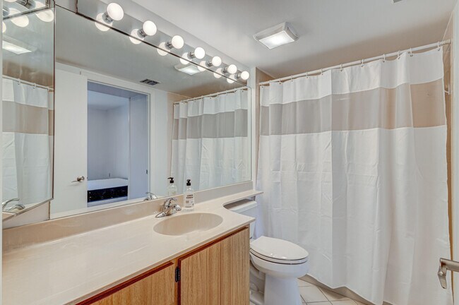 Building Photo - 901 Seafarer Cir
