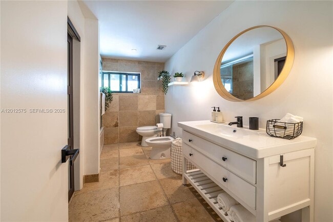 Building Photo - 330 SW 133rd Pl