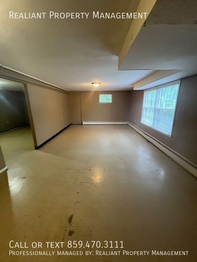 Building Photo - 310 Locust Heights