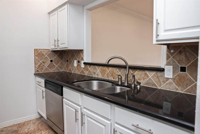 Building Photo - 290 Wilcrest Dr