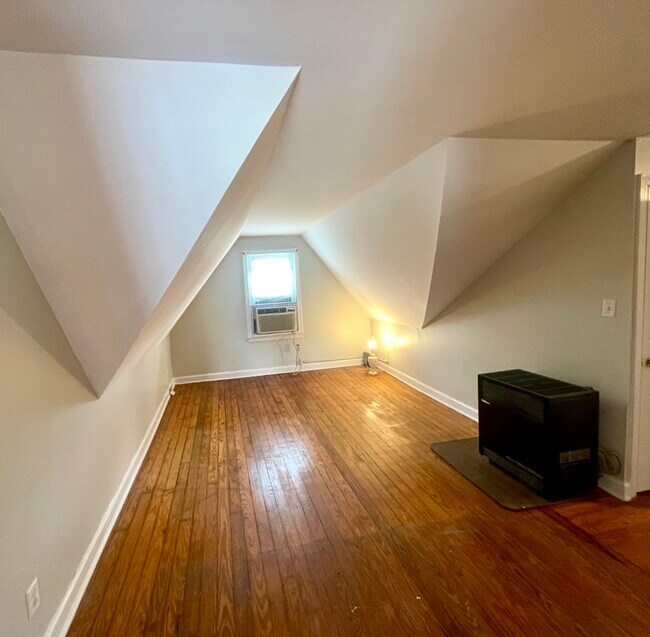 Building Photo - VP Real Estate 21