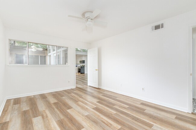 Building Photo - 346 Carpenter Dr NE