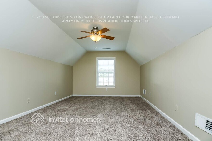 Building Photo - 1029 S Creek Dr