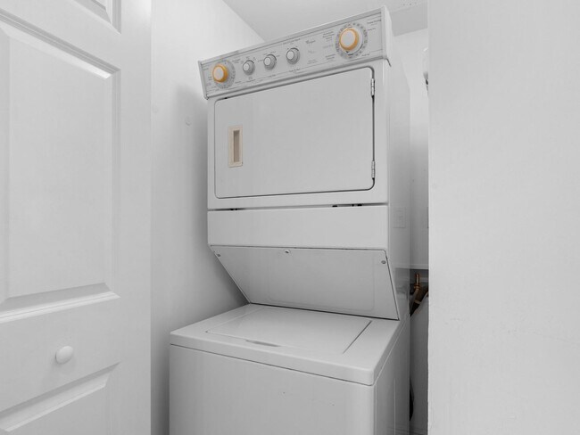 Building Photo - 1745 E Hallandale Beach Blvd