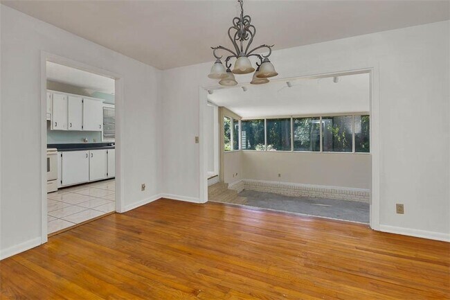Building Photo - 150 Fairway Oaks Dr