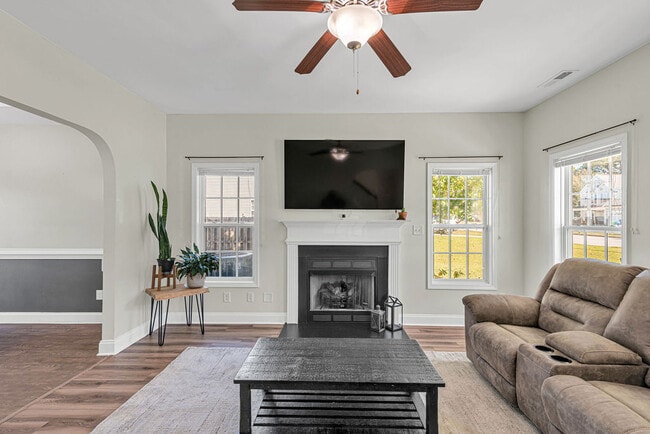 Building Photo - 218 Maidstone Dr