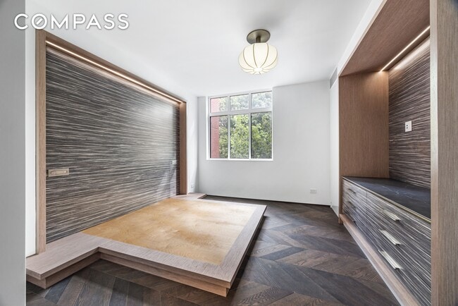 Building Photo - 340 Albany St