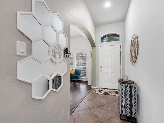 Building Photo - 2042 Shore Breeze Dr