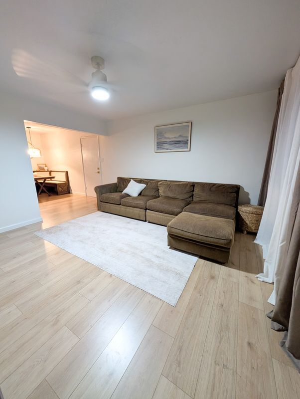 Building Photo - 1309 W 10th St