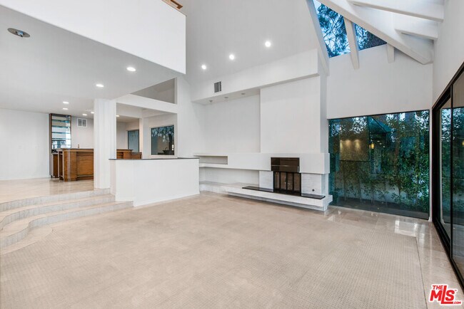 Building Photo - 7940 Vulcan Dr