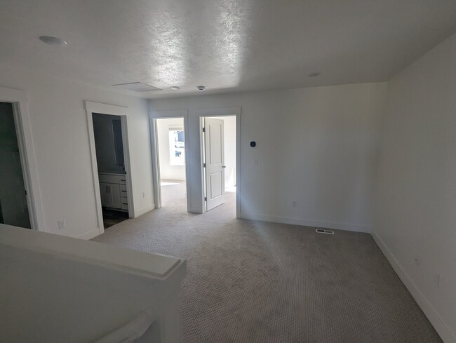 Building Photo - 616 W 650 N
