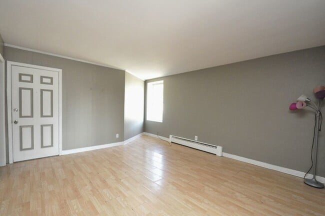 Building Photo - 506-530 Main St