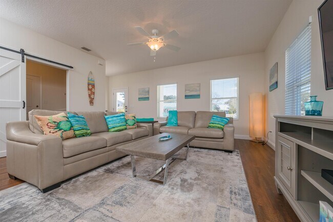 Building Photo - 6832 Middleton Ave