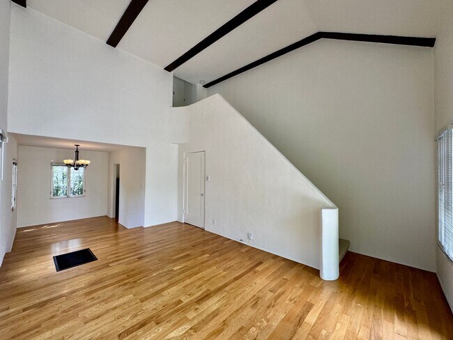 Building Photo - Discover Your Private Cottage Oasis! a must-see!