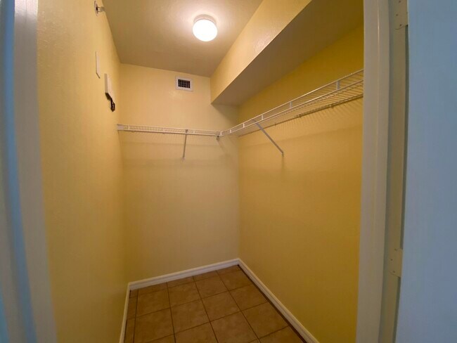 Building Photo - 6768 Heritage Grande