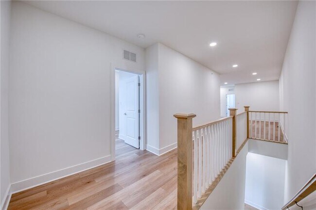 Building Photo - 304 Highbridge Ln