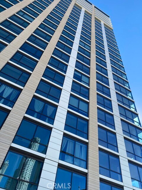 Building Photo - 400 S Broadway