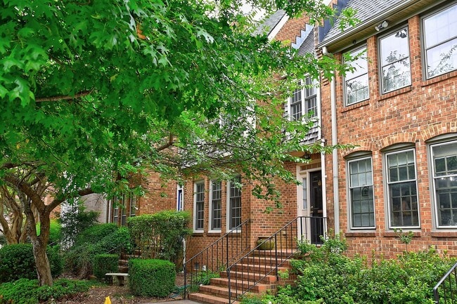 Building Photo - DOWNTOWN NORFOLK TOWNHOUSE