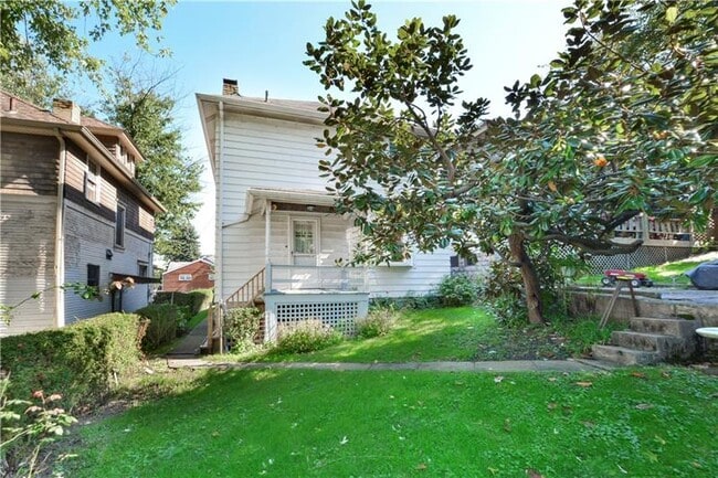 Building Photo - 806 Wood St