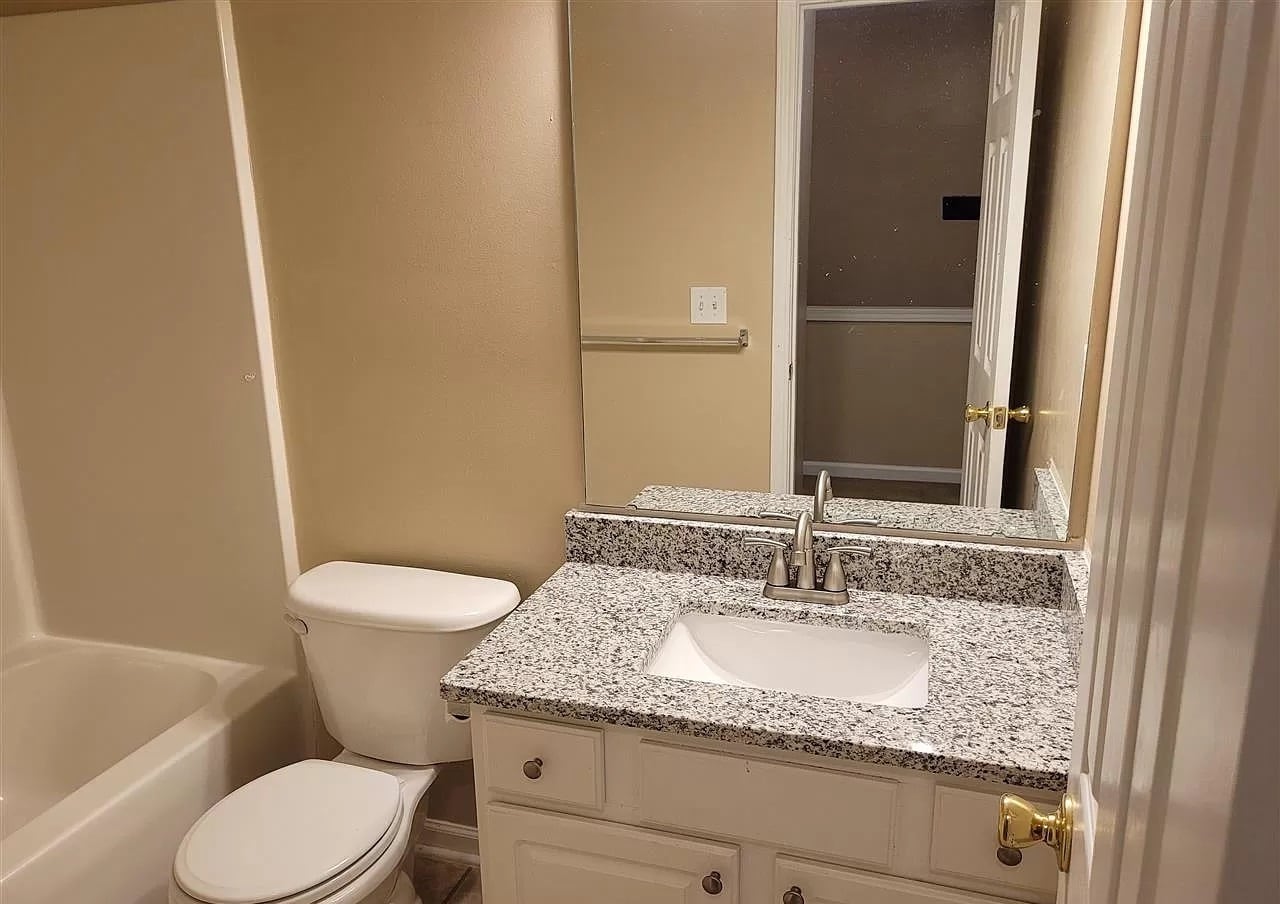 Building Photo - 414 Canyon Lake Cir