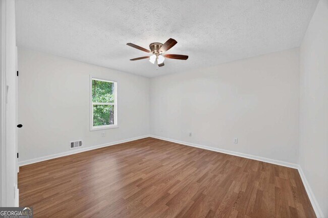 Building Photo - 6898 Babbling Brook Dr